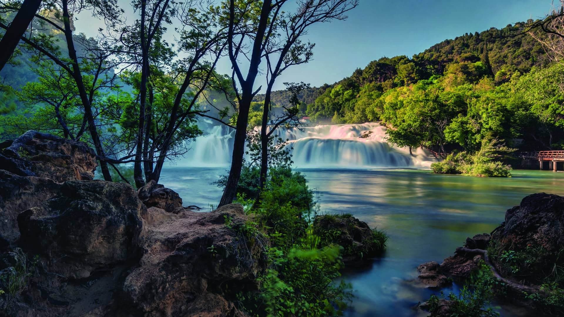 1 4 | Po dřevěném chodníčku NP Krka