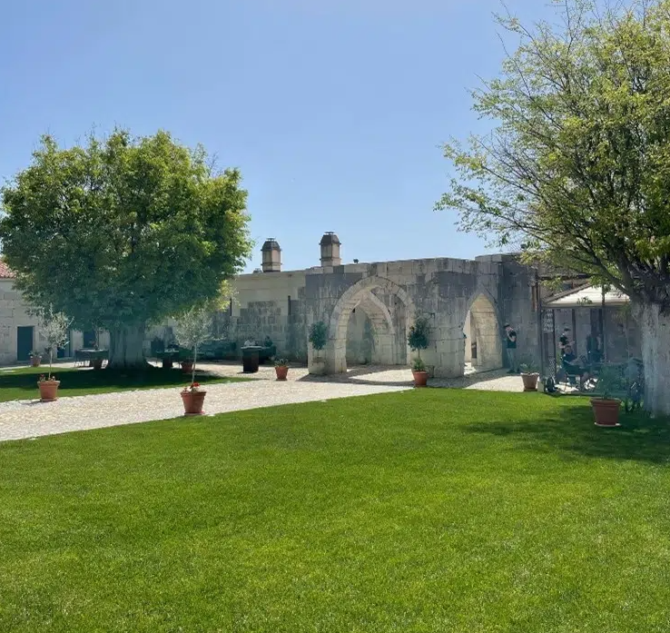 Wskazówka Jakuba: podróż w czasie – templariusze, proroctwa ze źródła i osmański szyk w Vranie